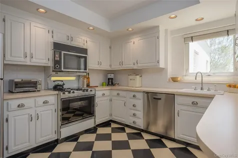 1 Stoneleigh Bronxville NY 10708