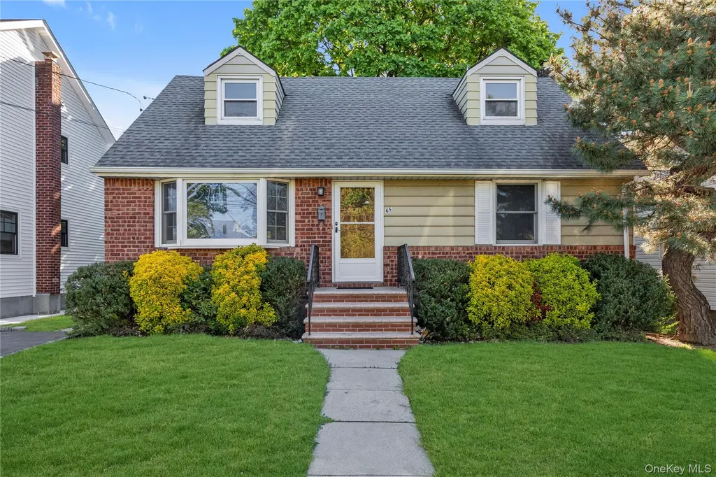 65 Grant Avenue Albertson NY 11507