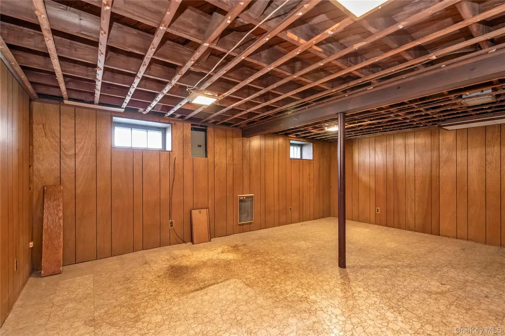 65 Grant Avenue Albertson NY 11507