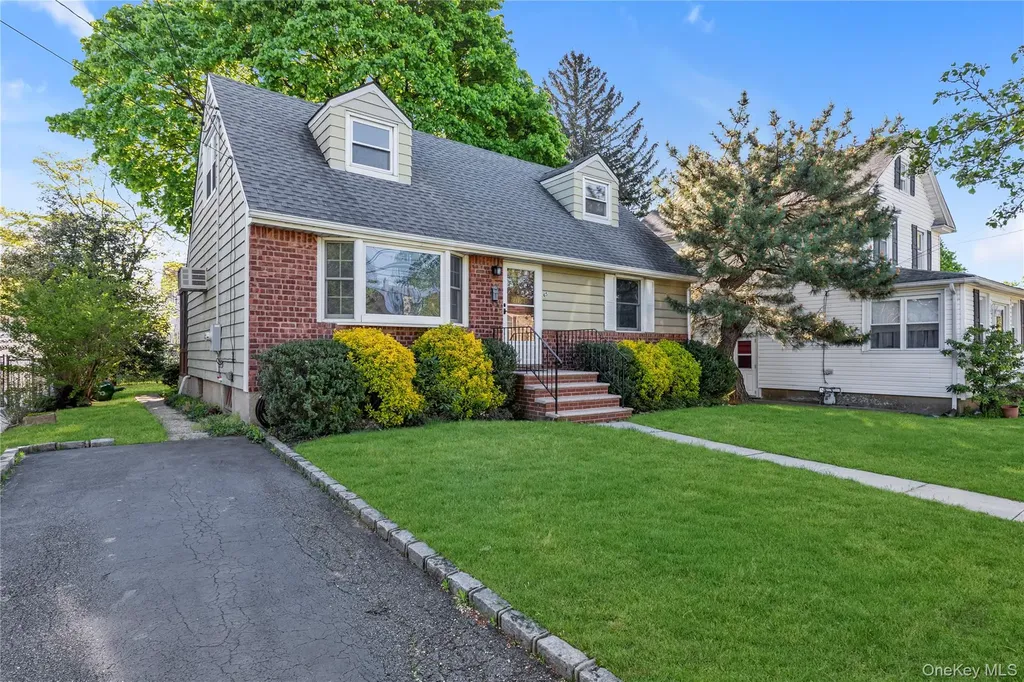 65 Grant Avenue Albertson NY 11507