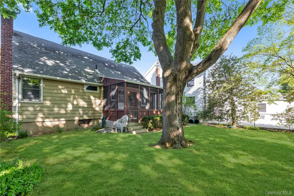65 Grant Avenue Albertson NY 11507