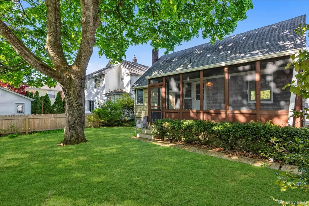 65 Grant Avenue Albertson NY 11507