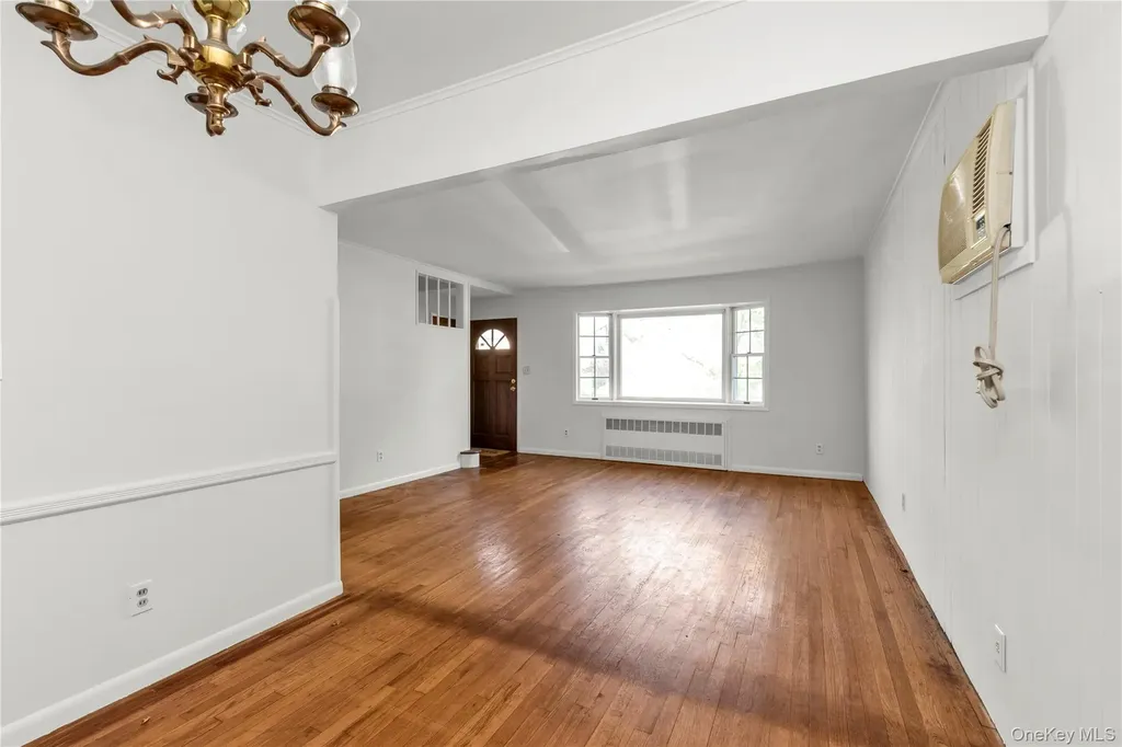 65 Grant Avenue Albertson NY 11507