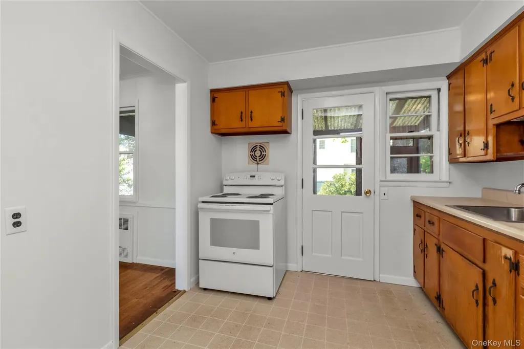 65 Grant Avenue Albertson NY 11507