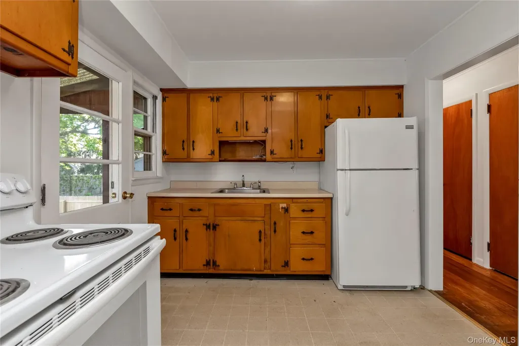 65 Grant Avenue Albertson NY 11507