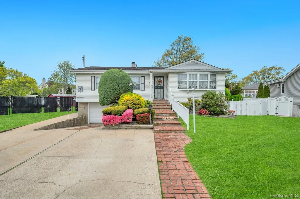 2566 Nelson Drive Seaford NY 11783