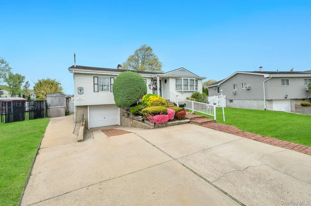 2566 Nelson Drive Seaford NY 11783