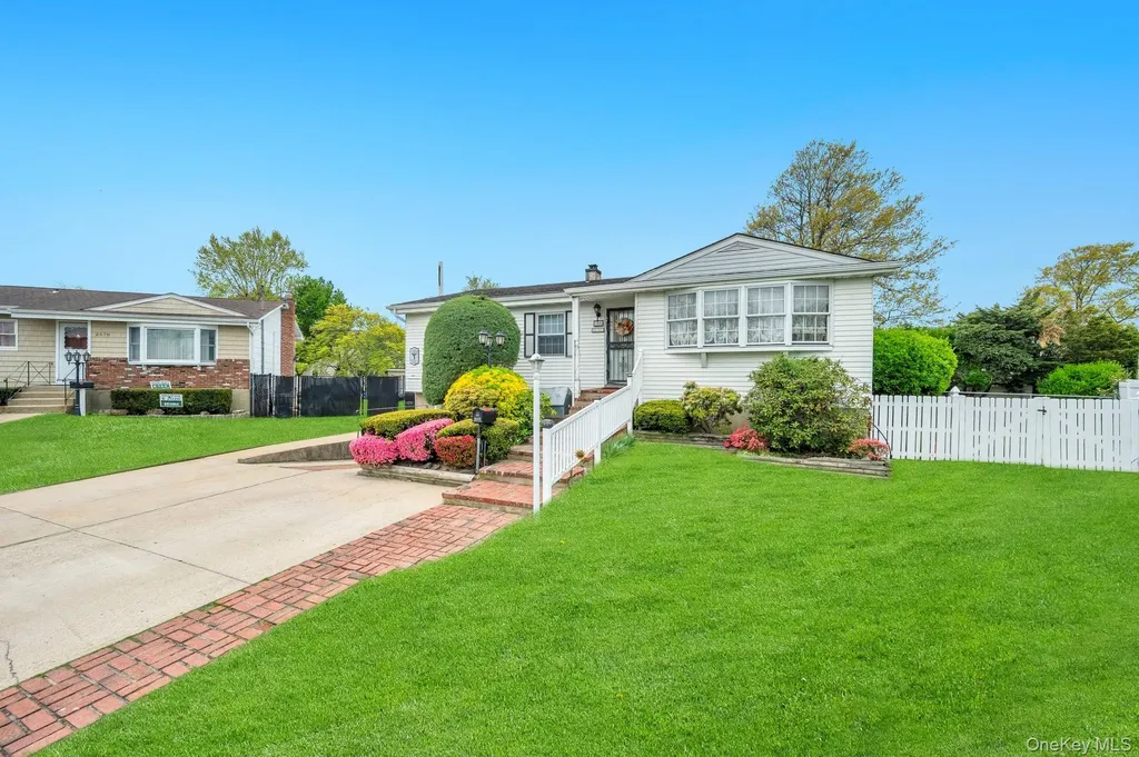 2566 Nelson Drive Seaford NY 11783