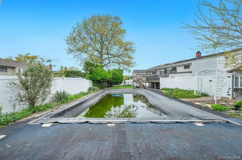 2566 Nelson Drive Seaford NY 11783