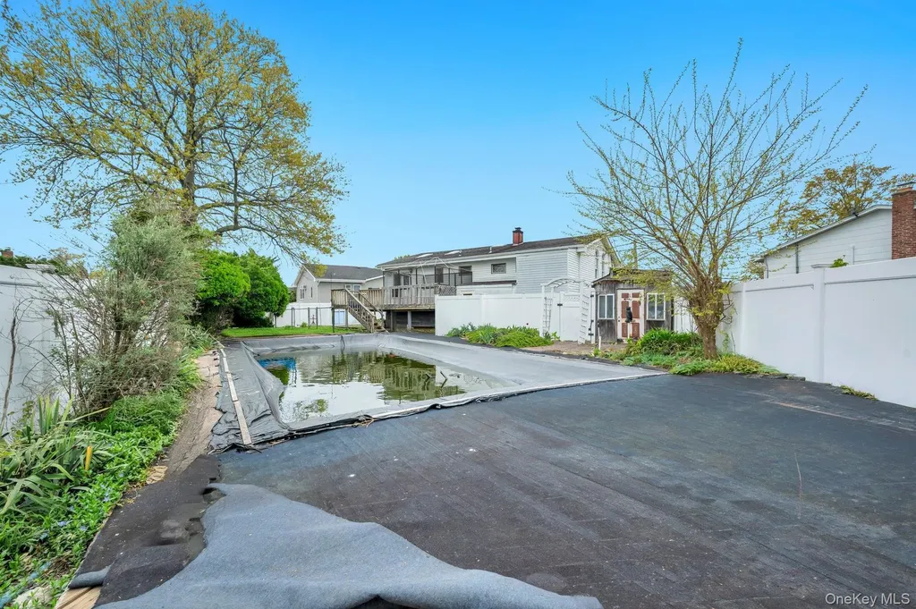 2566 Nelson Drive Seaford NY 11783