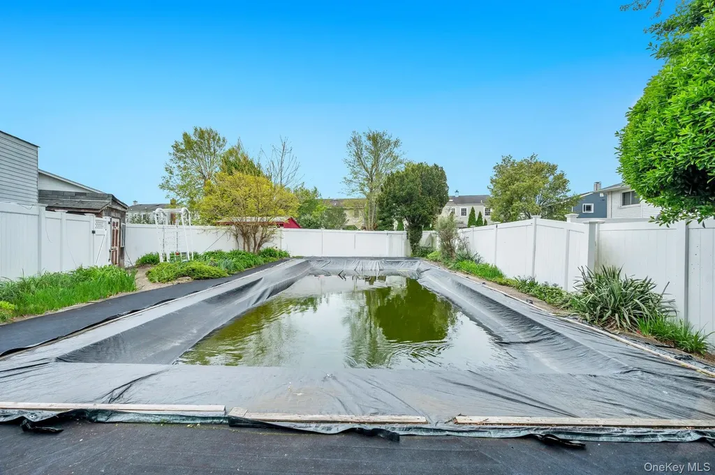 2566 Nelson Drive Seaford NY 11783