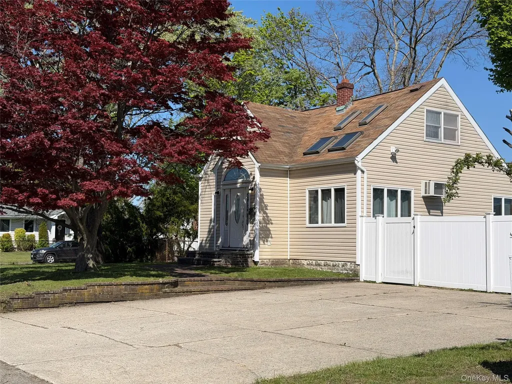 51 Weston Avenue Deer Park NY 11729
