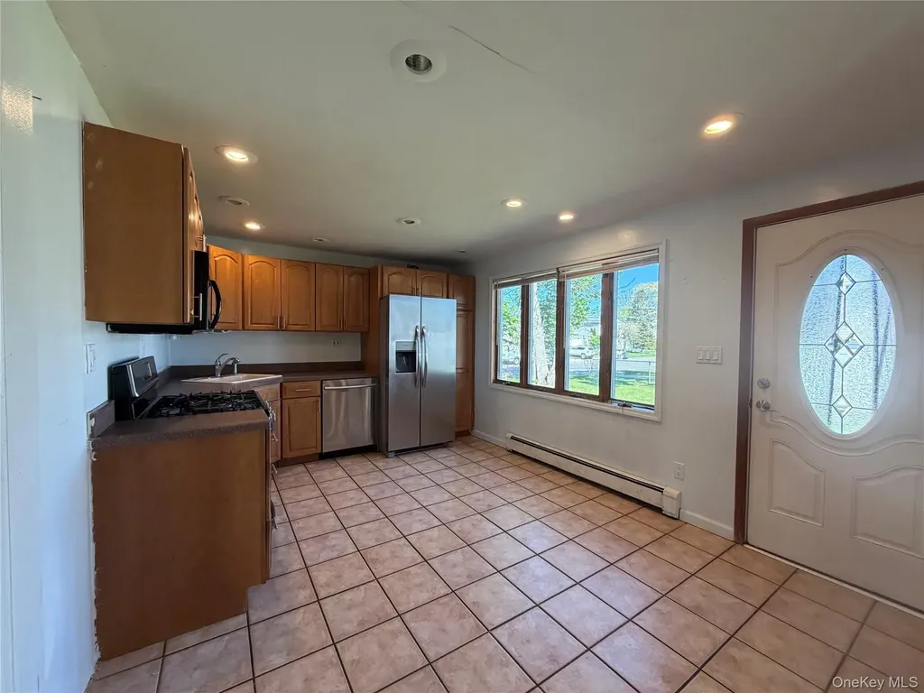 51 Weston Avenue Deer Park NY 11729