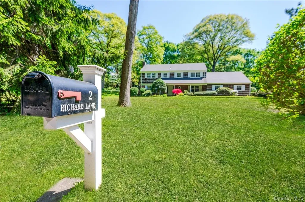 2 Richard Lane Huntington NY 11743