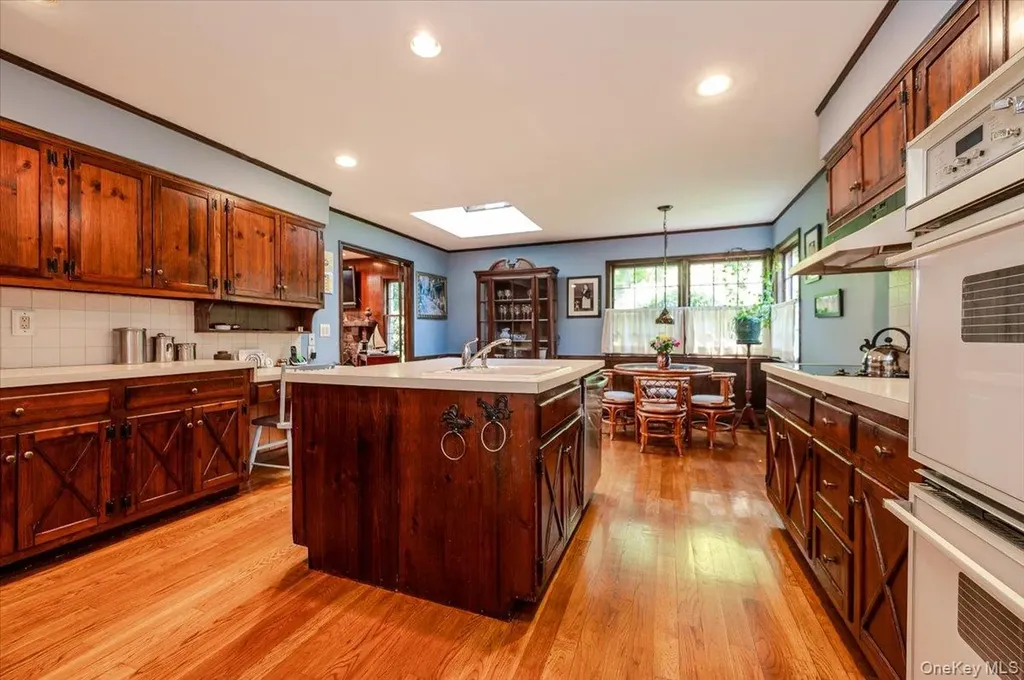 2 Richard Lane Huntington NY 11743