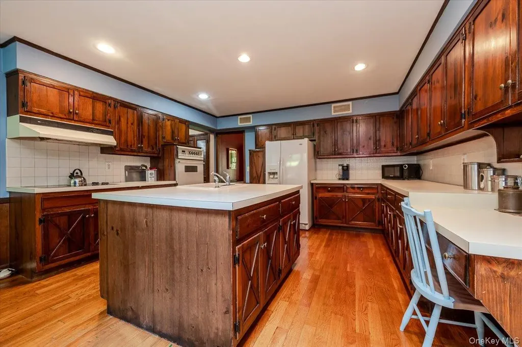2 Richard Lane Huntington NY 11743