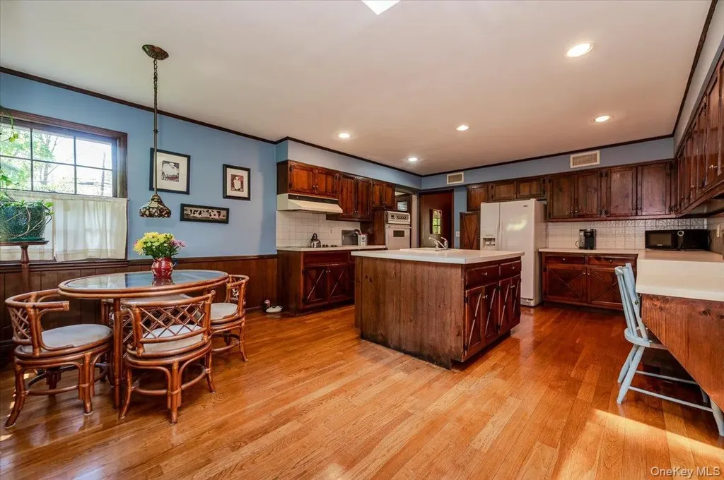 2 Richard Lane Huntington NY 11743