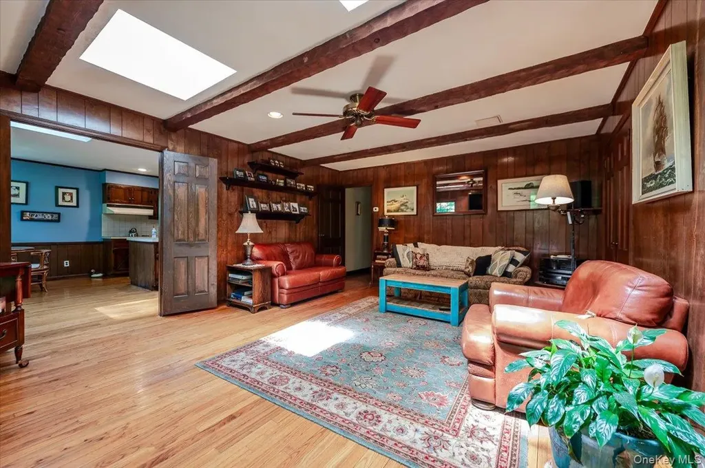 2 Richard Lane Huntington NY 11743
