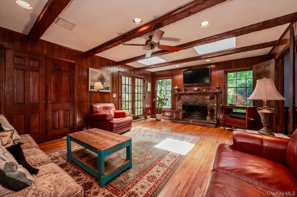 2 Richard Lane Huntington NY 11743