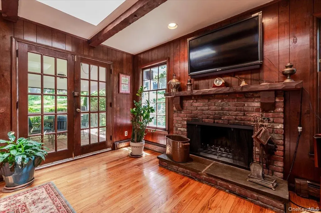 2 Richard Lane Huntington NY 11743