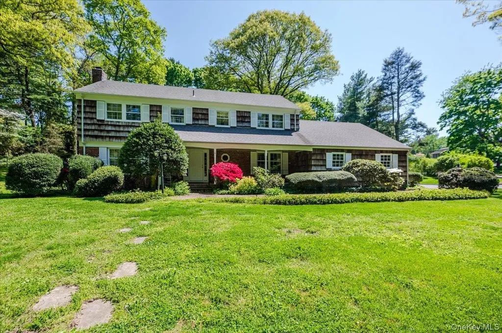 2 Richard Lane Huntington NY 11743