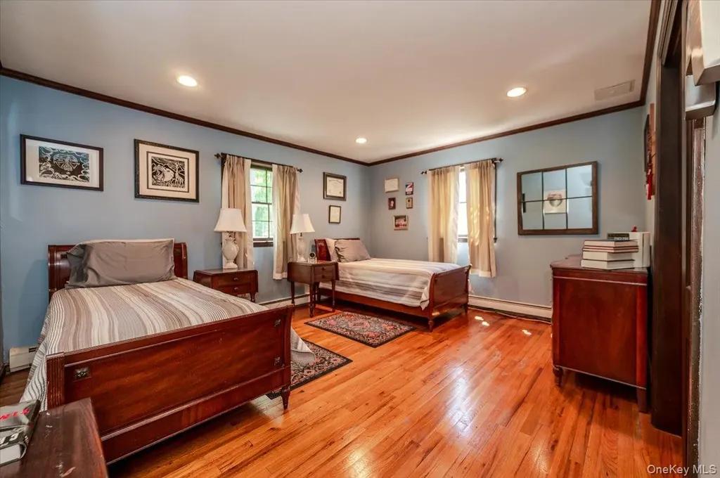 2 Richard Lane Huntington NY 11743