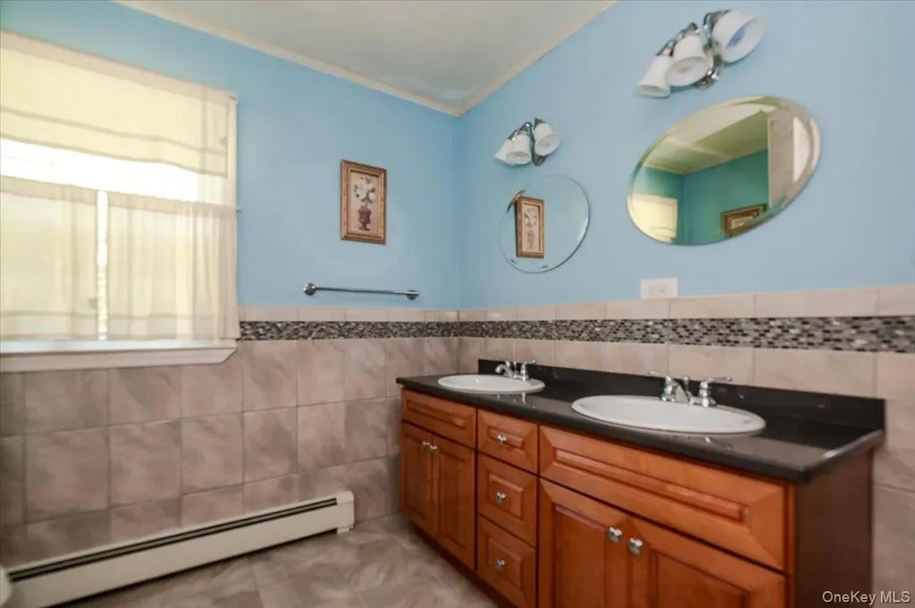 2 Richard Lane Huntington NY 11743