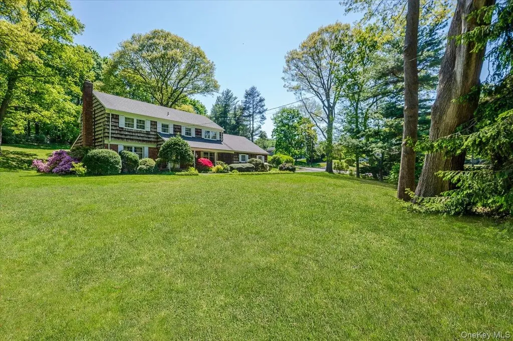 2 Richard Lane Huntington NY 11743