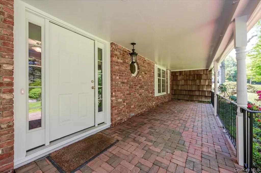 2 Richard Lane Huntington NY 11743
