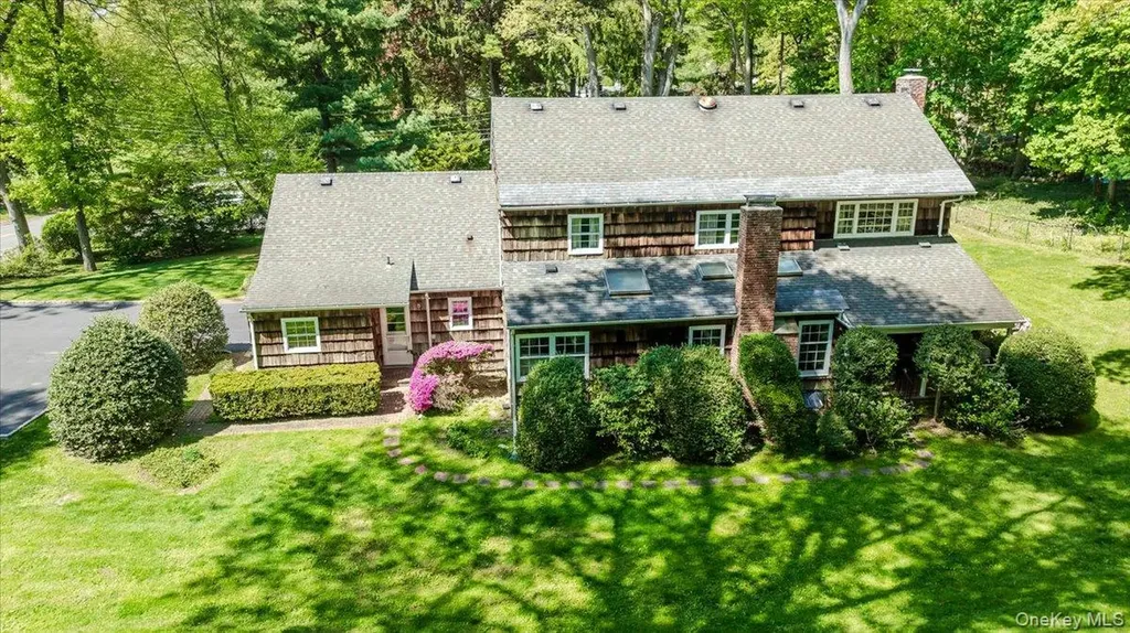 2 Richard Lane Huntington NY 11743