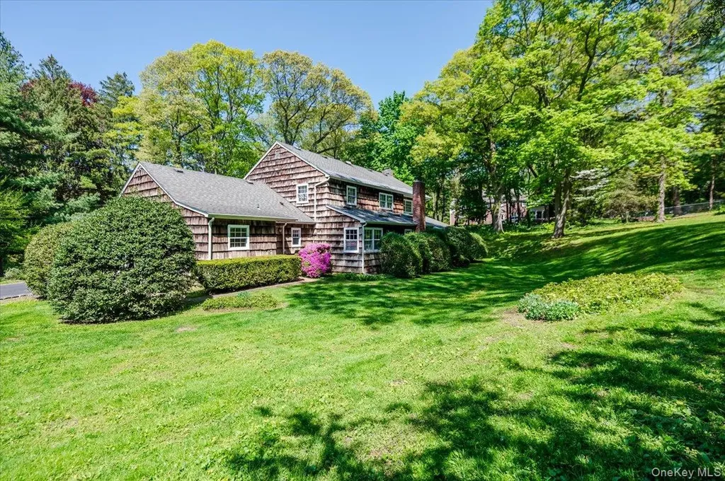 2 Richard Lane Huntington NY 11743
