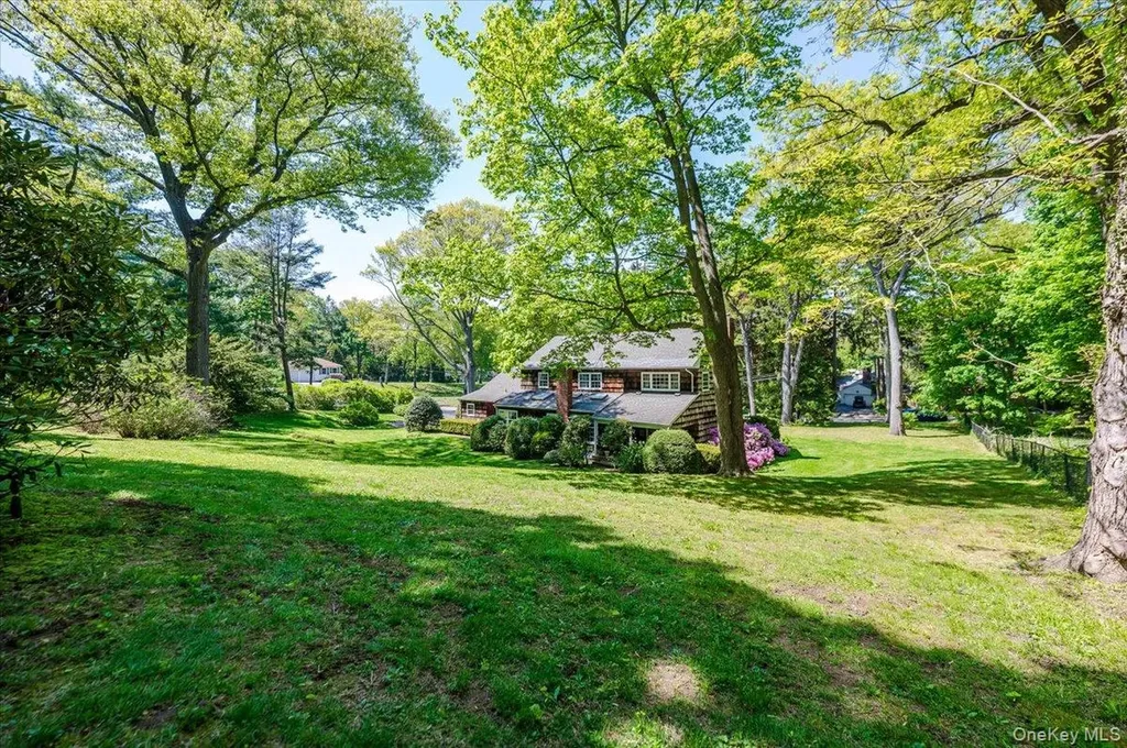 2 Richard Lane Huntington NY 11743