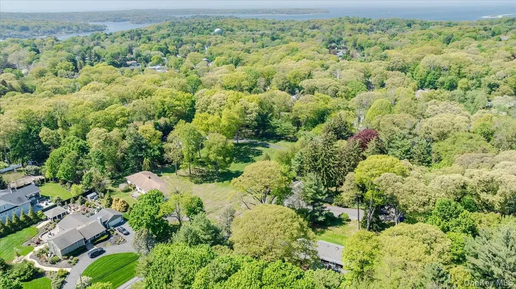 2 Richard Lane Huntington NY 11743