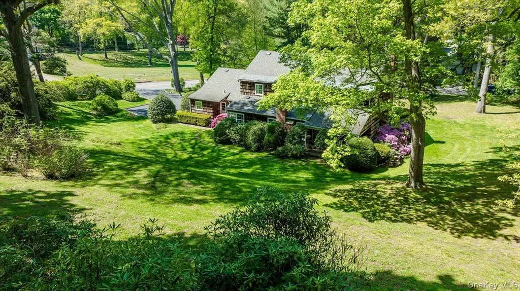 2 Richard Lane Huntington NY 11743