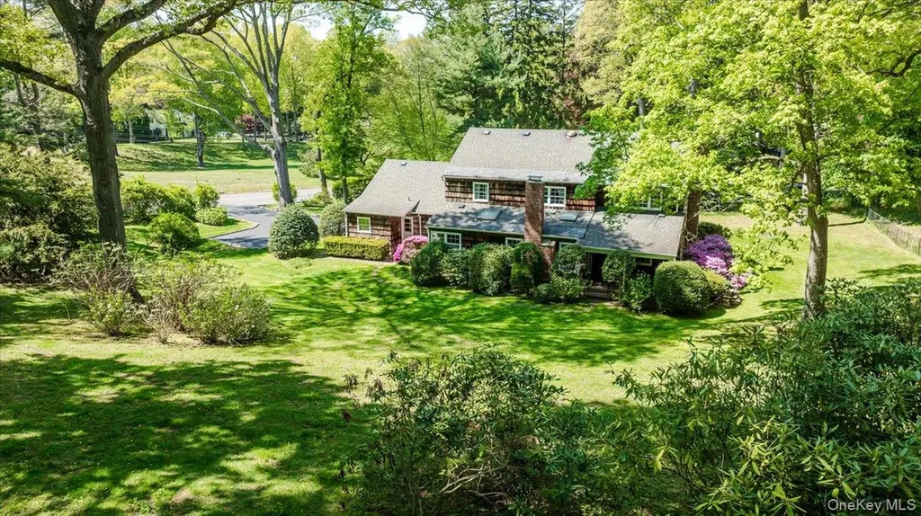 2 Richard Lane Huntington NY 11743