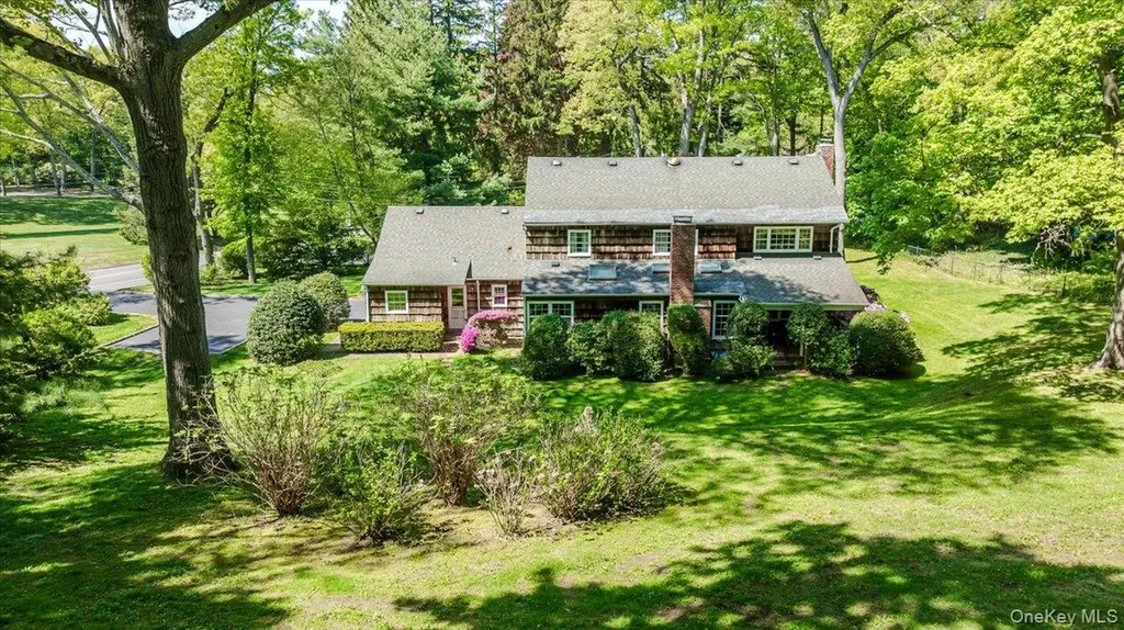 2 Richard Lane Huntington NY 11743