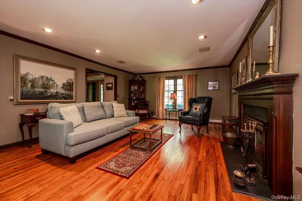 2 Richard Lane Huntington NY 11743