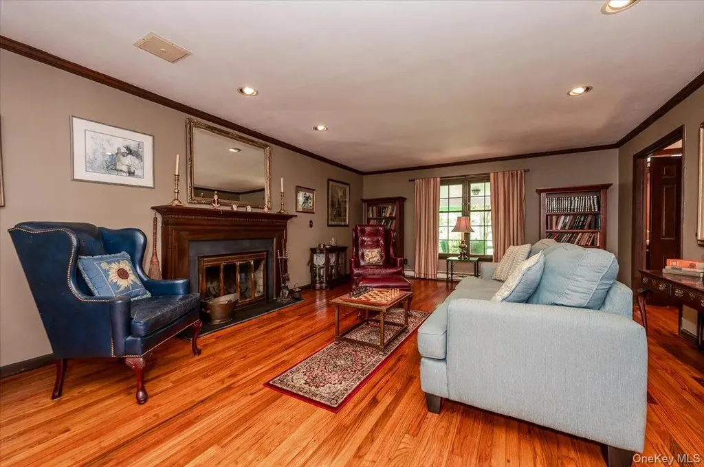 2 Richard Lane Huntington NY 11743