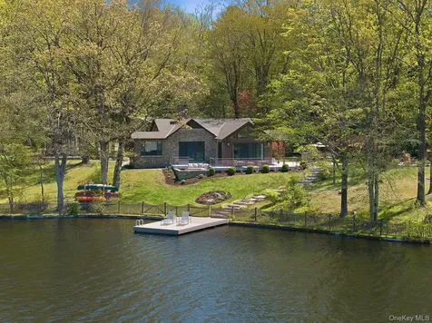 438 Lake Shore Road Putnam Valley NY 10579