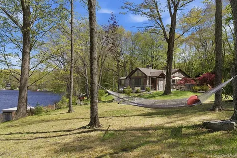 438 Lake Shore Road Putnam Valley NY 10579