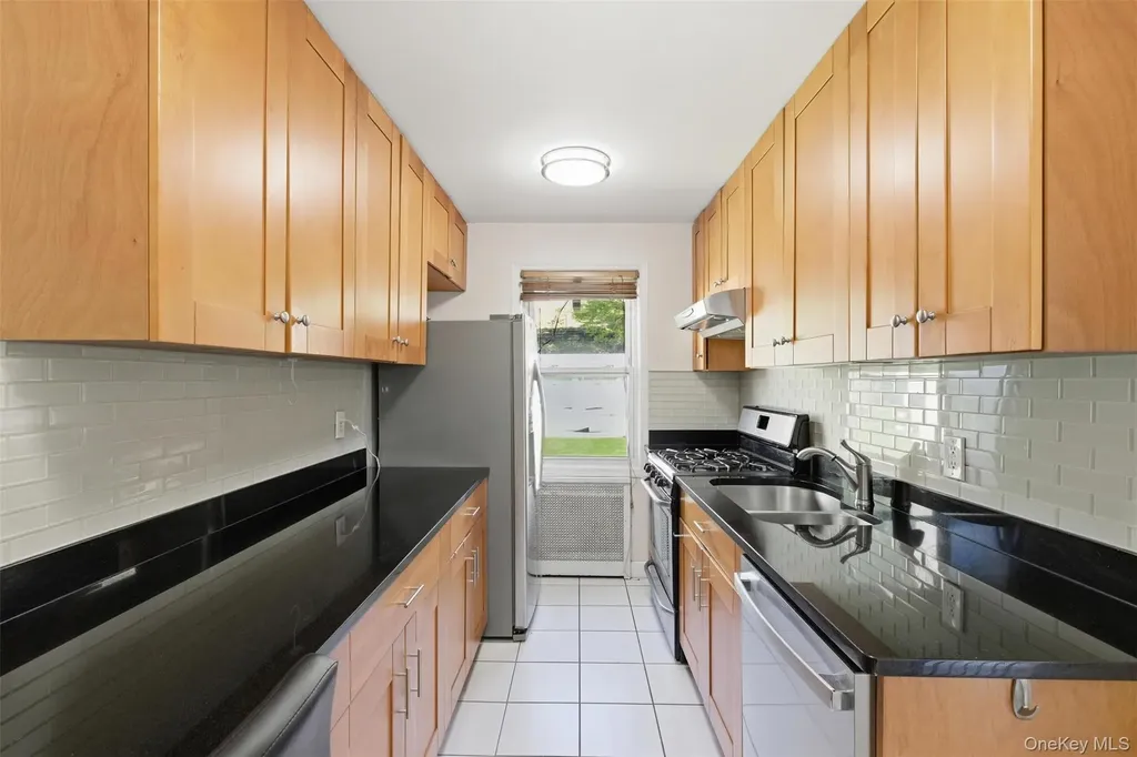 251-61 71st Road Bellerose NY 11426