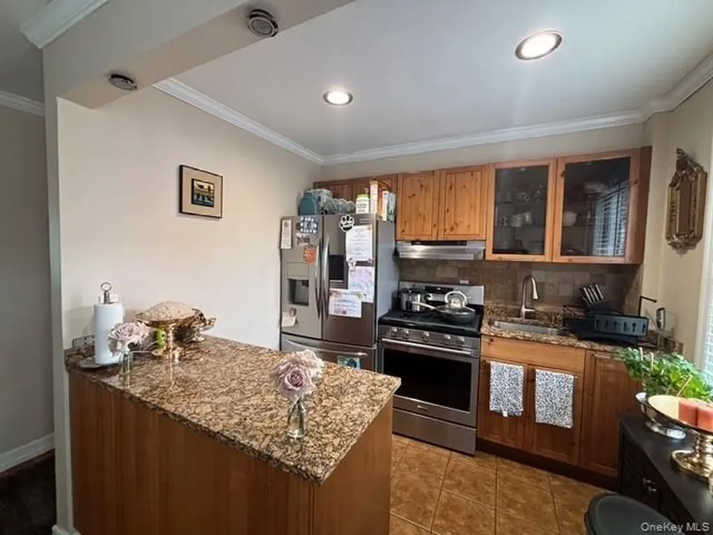 14 Edwards Street Roslyn NY 11577