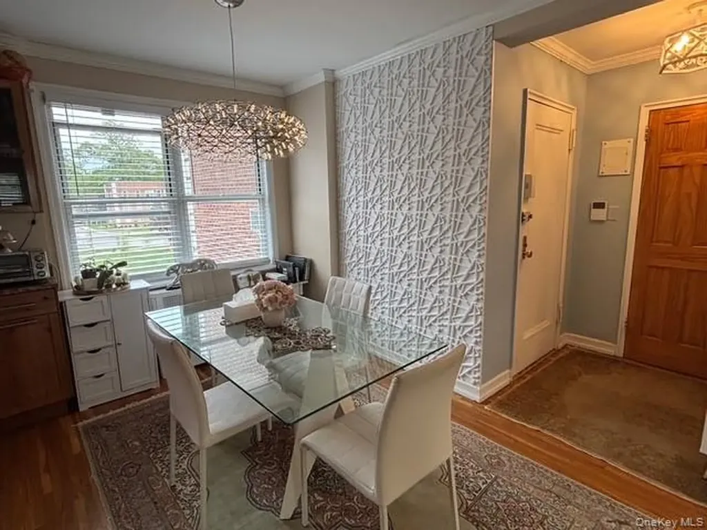 14 Edwards Street Roslyn NY 11577