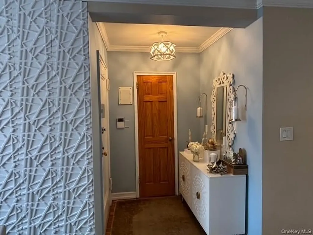 14 Edwards Street Roslyn NY 11577