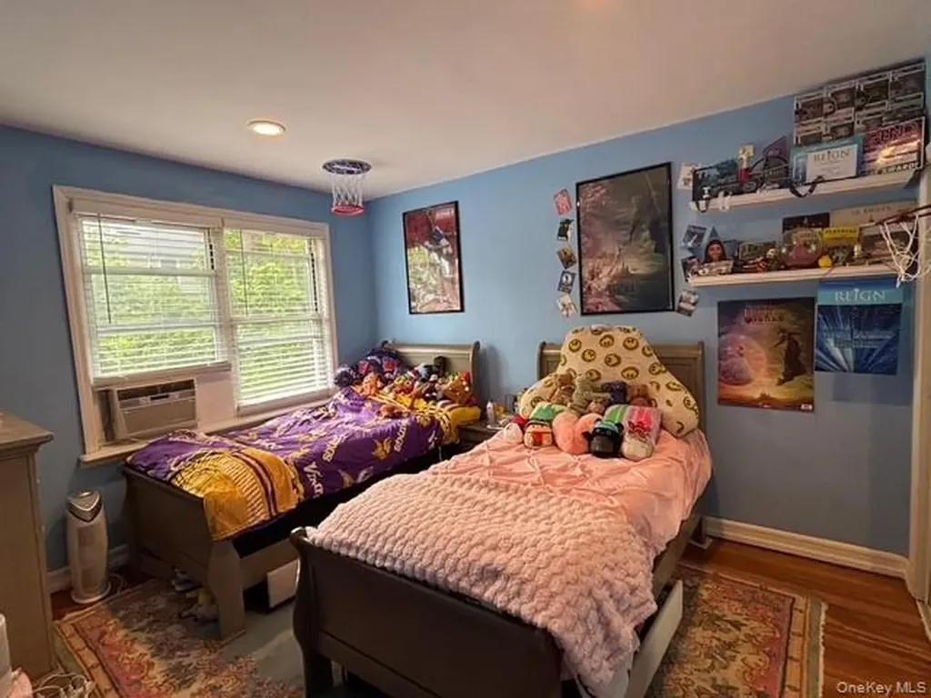 14 Edwards Street Roslyn NY 11577