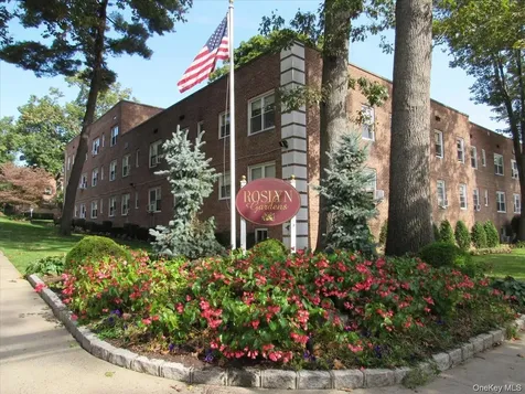 14 Edwards Street Roslyn NY 11577