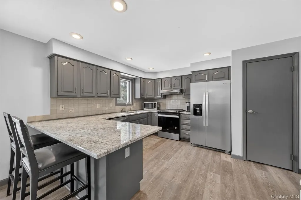 16 Darlene Drive Poughkeepsie NY 12601