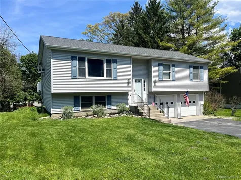 16 Darlene Drive Poughkeepsie NY 12601
