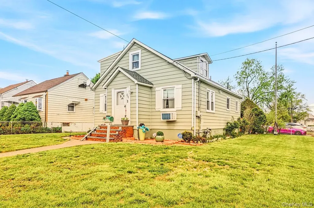 69 Nottingham Avenue Valley Stream NY 11580