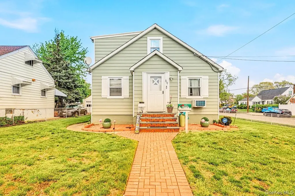 69 Nottingham Avenue Valley Stream NY 11580